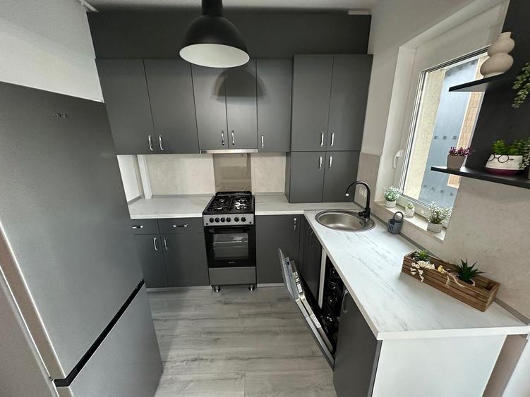 Apartament cu 3 camere decomandat în Aradului