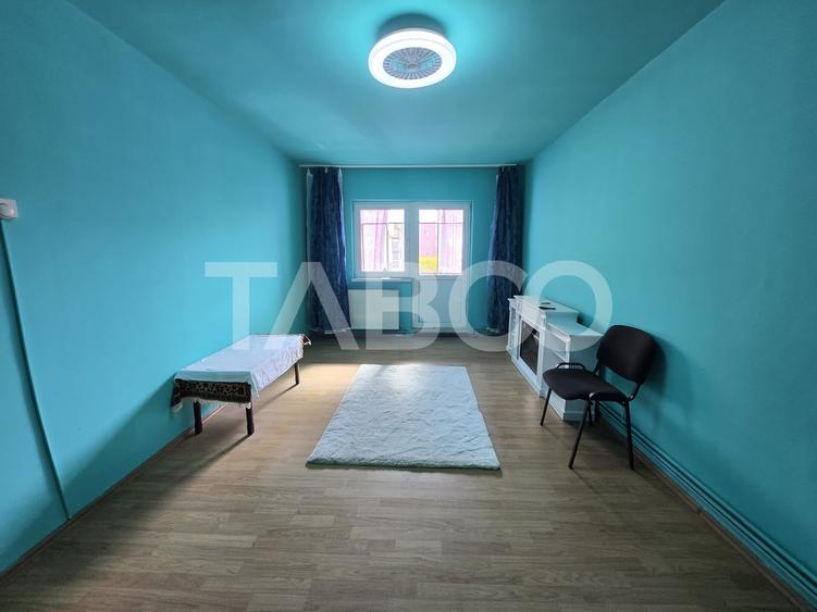 Apartament cu 3 camere decomandat, mobilat în Vasile Aaron