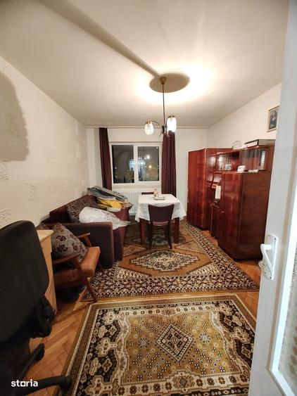 Apartament cu 3 camere decomandat în Progresul