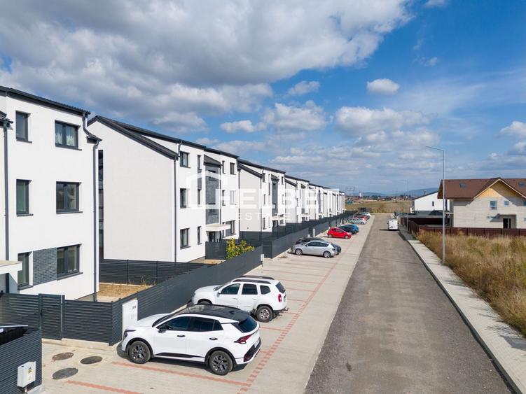 Apartament cu 3 camere semidecomandat în Sânpetru