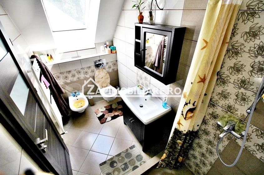 Casă individuală cu 6 camere cu Canalizare în Gheorghe Doja