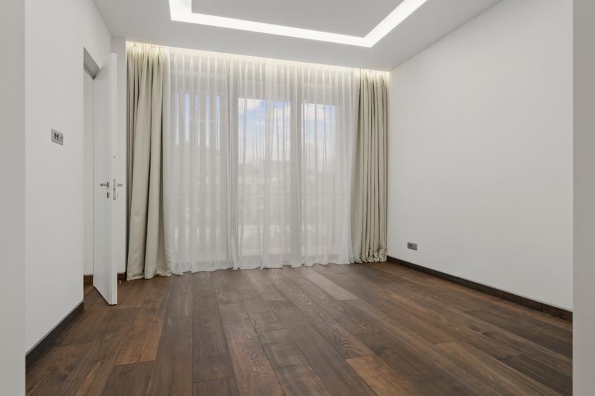 Apartament cu 5 camere decomandat în Arcul de Triumf