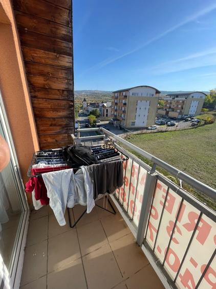 Apartament cu 3 camere semidecomandat, mobilat în Gheorgheni
