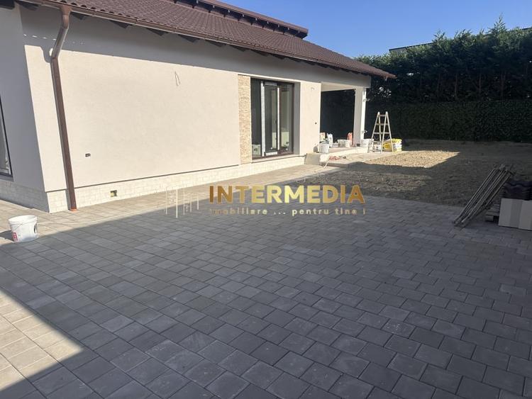 Casă individuală cu 4 camere cu Canalizare în Cetate