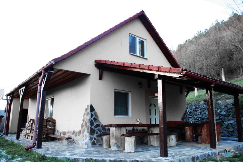 Casă cu 3 camere în Central