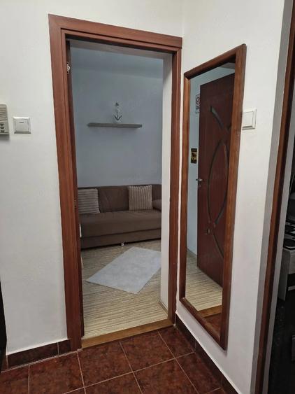 Apartament cu 3 camere semidecomandat în Exterior Vest