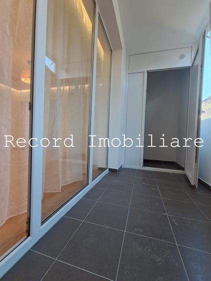 Apartament cu 3 camere semidecomandat în Florești