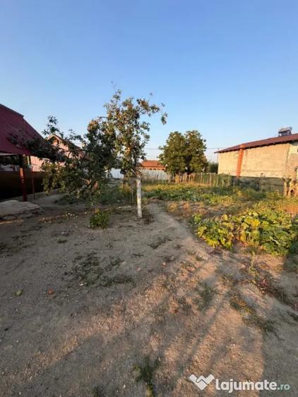 Casă cu 3 camere cu Teren 2330 Mp în Central