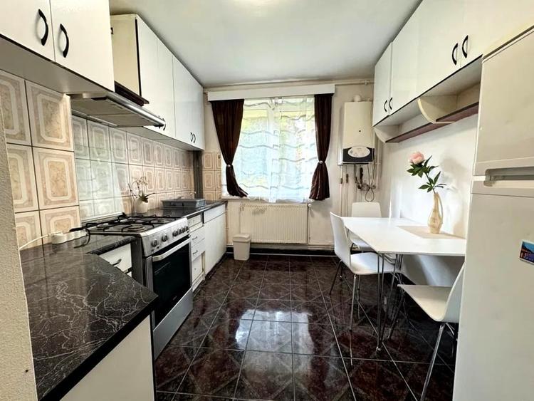 Apartament de vanzare 2 camere Gheorgheni zona Transylvania College.