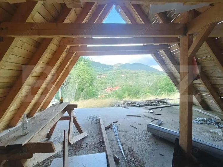 Cabana la rosu 150 mp cu teren de 3500 mp in Ampoita - 4