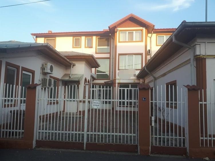 Cladire Birouri- 3 niveluri + 2 corpuri - 1