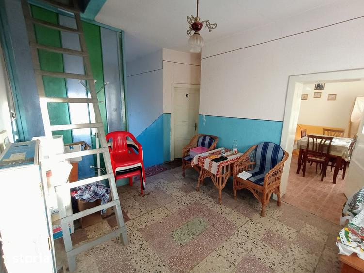 Casă cu 5 camere cu Teren 1100 Mp în Central