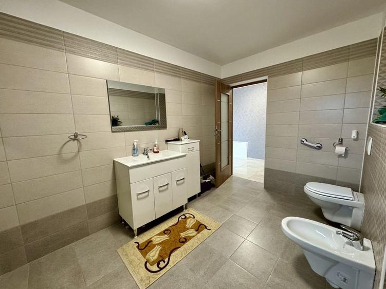 Casă Spațioasă de V&acirc;nzare &icirc;n Ghimbav | Două Apartamente | Teren 579 mp - 23