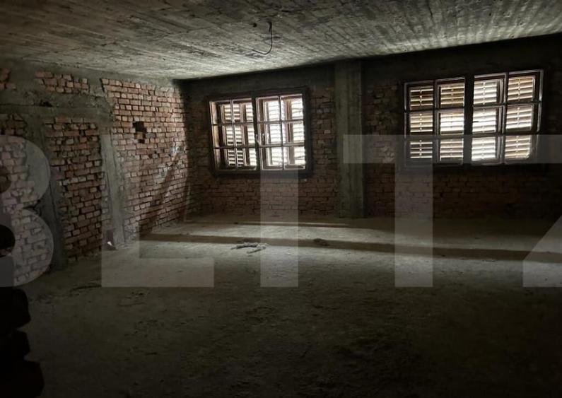 Casa spa?ioasa cu poten?ial imens in inima ora?ulu - 9