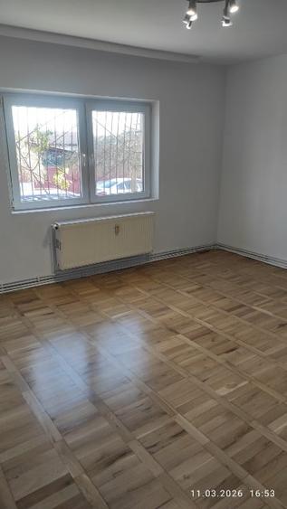 Proprietar închiriez ap. 2 camere decomandat parțial mobilat, parter. - 6