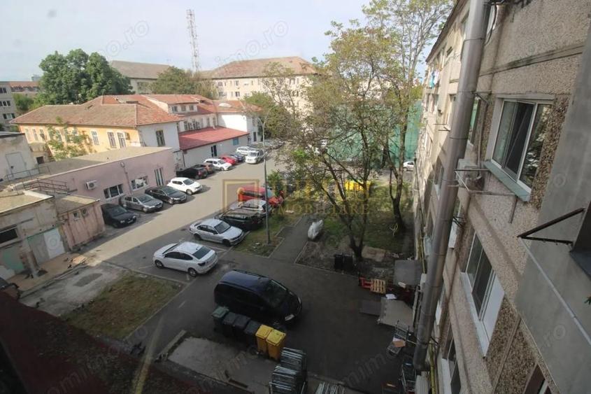 Complex Studentesc str.Daliei, et 3, bloc anvelopat; necesita renovare completa. - 3