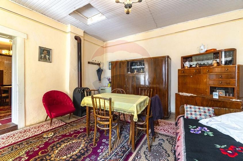 Casă individuală cu 5 camere cu Teren 1995 Mp în Jibert