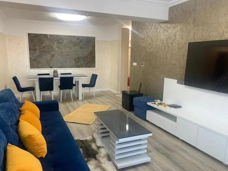 Apartament cu 3 camere decomandat, mobilat în Calea București
