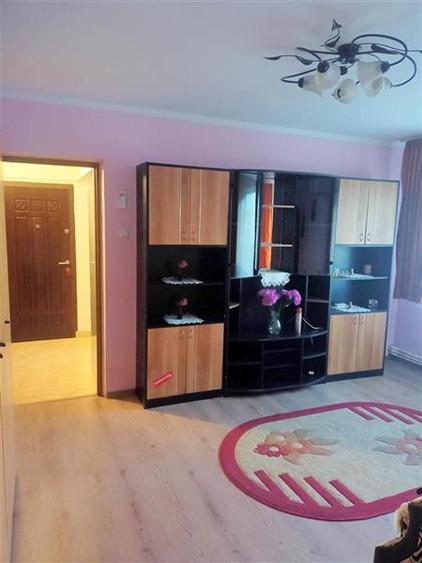 Apartament 2 camere semidecomandate, mobilat, zona - 4