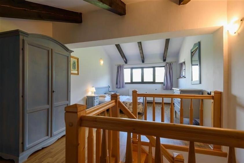 Pensiune:3 km de Castelul Bran, 2.900mp teren, aviz ISU, predare la cheie - 52