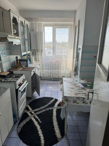 Apartament 4 camere, 80 mp, decomandat, vedere Calea Calarasilor.