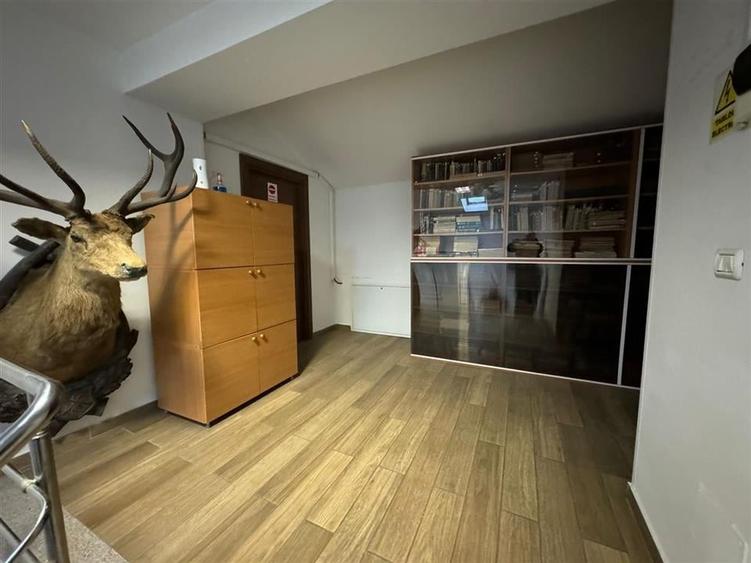 Cladire cu un aspect aparte de inchiriat in Centrul Focsaniului - 8