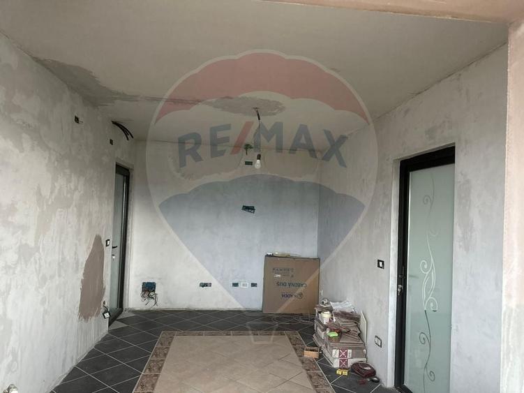 Apartament cu 2 camere de vânzare Savinesti - 15