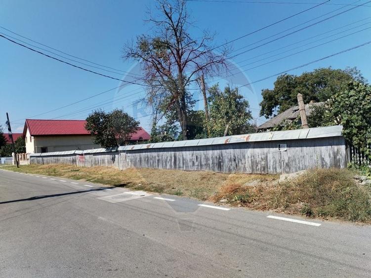 Casă / Vilă cu 4 camere de vânzare în zona Central - 2