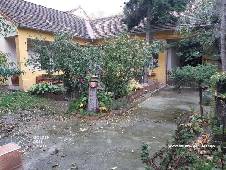 Casa mare, cu 4 apartamente a cate 1, 2, 3 ?i 4 camere fiecare - 18