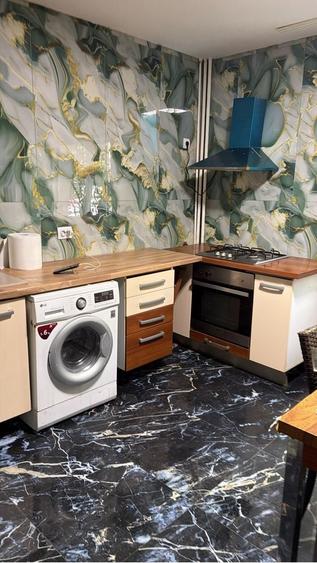 Apartament cu 4 camere decomandat în Vitan