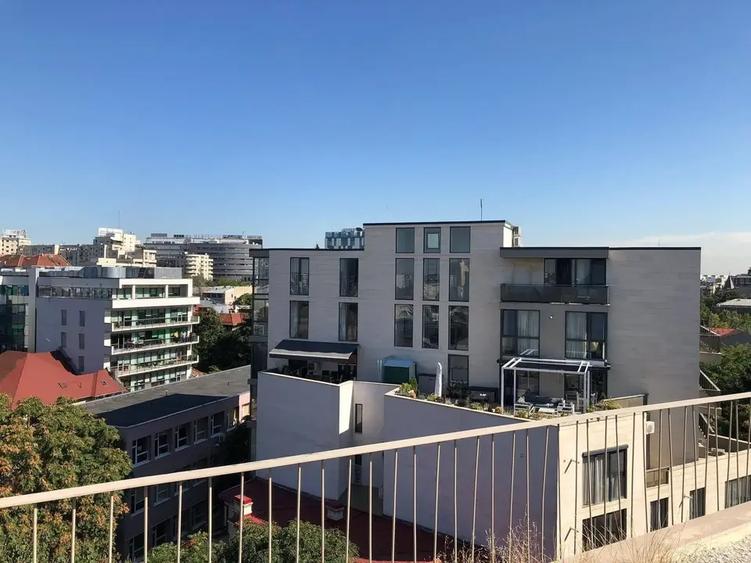 Penthouse cu vedere spectaculoasa piata Victoriei! - 1