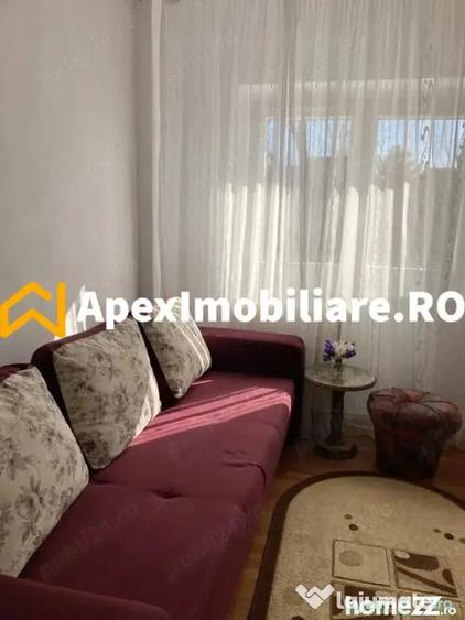 Apartament cu 3 camere semidecomandat, mobilat în Central