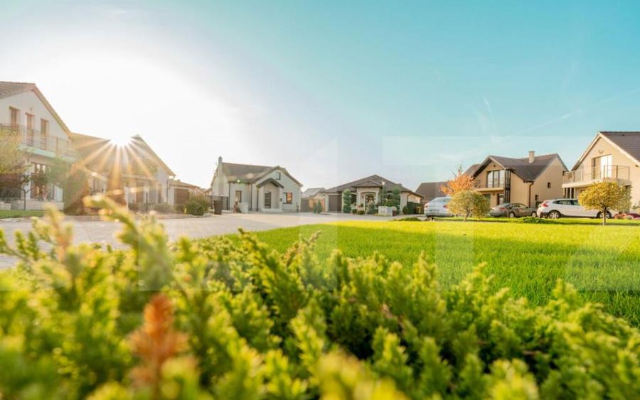 Casa la rosu, pe stoc, cu terasa si acoperis finalizat W - 1