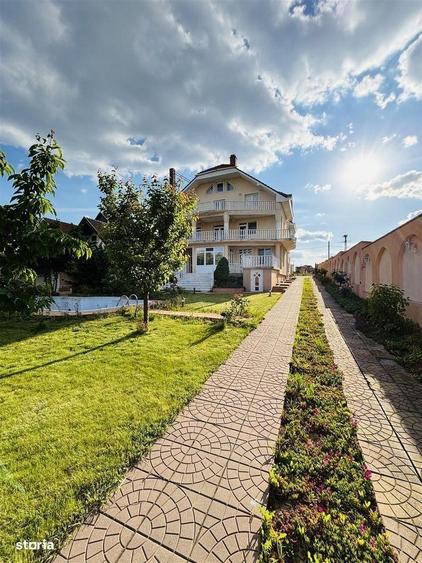 Vila Cu 14 Camere Si 3405 Mp Teren In Sanmartin - 4