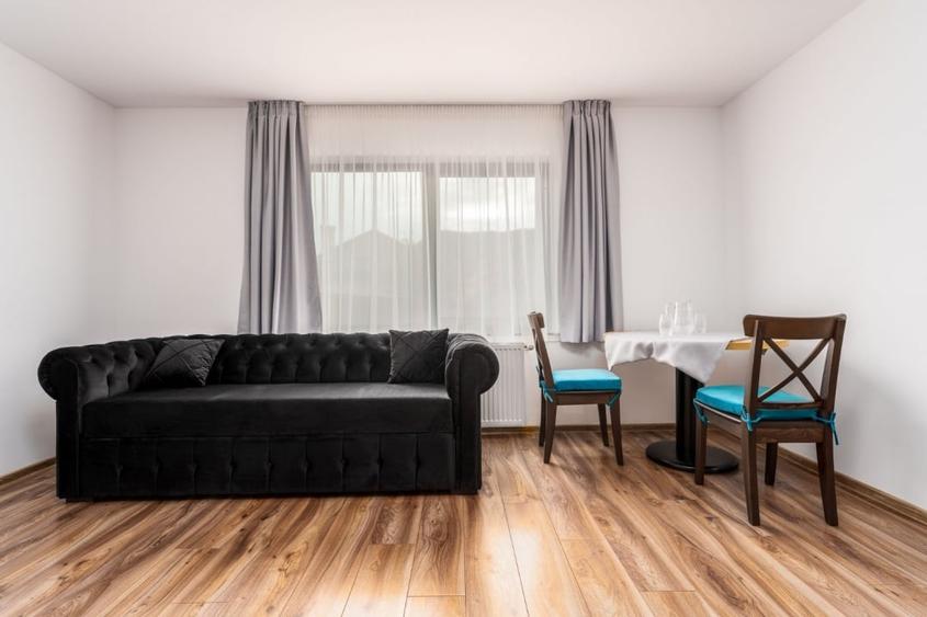 De vanzare - investitie la cheie - pensiune Voronet 8 camere  2023 - totul nou! - 8