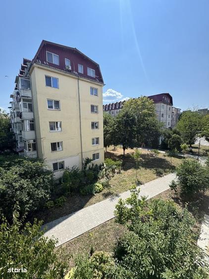 Apartament cu 3 camere semidecomandat în Exterior Vest
