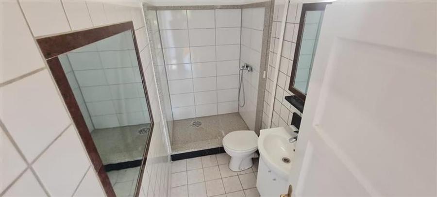 TEREN CU CLADIRI FUNCTII MULTIPLE - 5