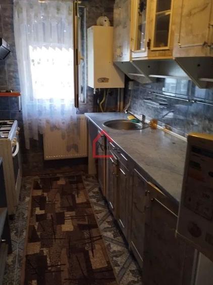 De vanzare  Apartament cu 3 camere - 3