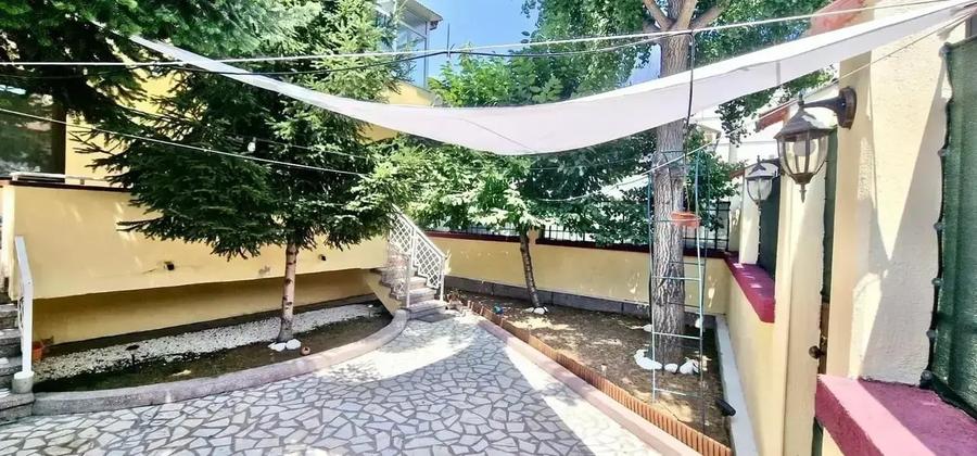 Proprietate Spațioasă &icirc;n București Central - 252 m? Construiți | 3 Băi - 1