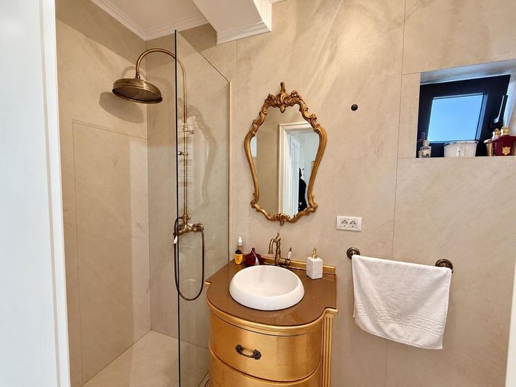 Casă individuală cu 6 camere cu Canalizare în Primăverii