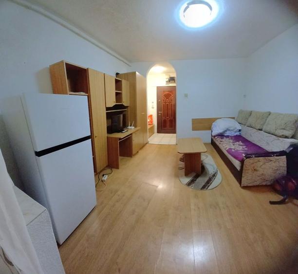 Inchiriez garsoniera Tractorul - 1