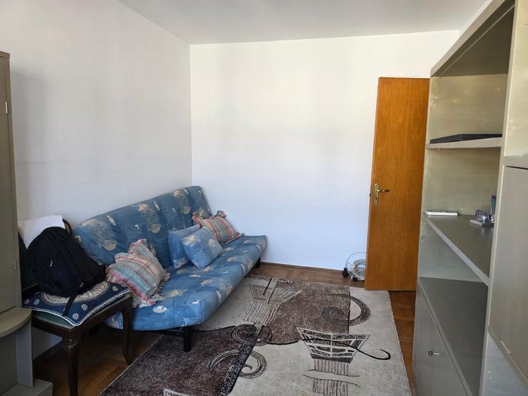 Apartament cu 4 camere decomandat, mobilat în Titan