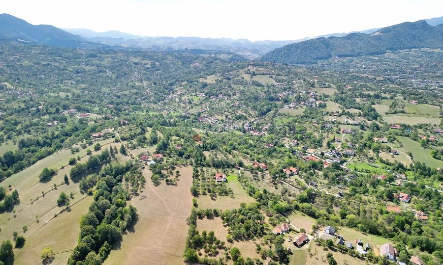 Teren intravilan, priveliste deosebita - 3