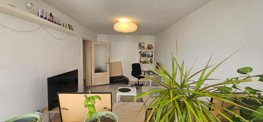 Inchiriez apartament cu 2 camere,decomandat, situat pe B-dul Mihai Viteazu - 2