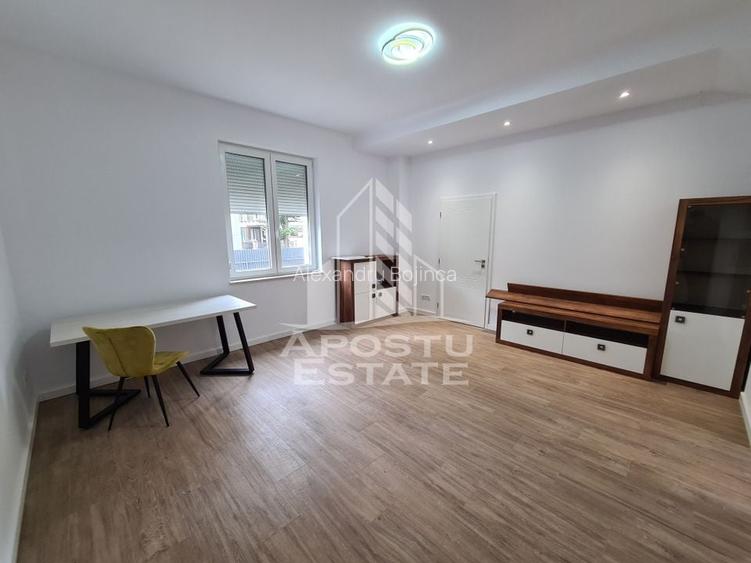 Triplex, 4 camere, centrala proprie, clima , situat semicentral. Triplex, 4 camere, centrala proprie, clima , situat semicentral.