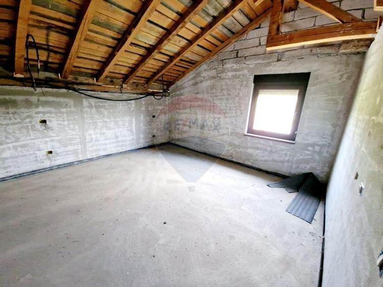 Casă spațioasă S+P+1E+M și teren generos 1664 mp - 20