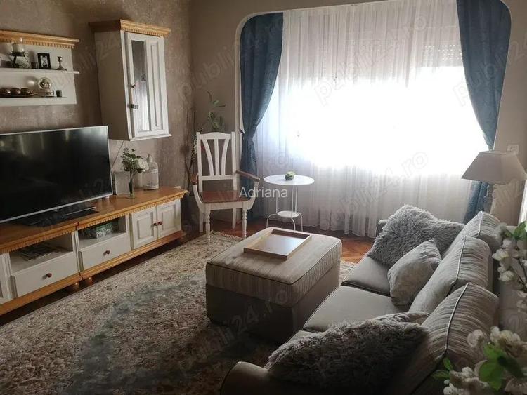 Apartament 3 camere bloc de caramida langa Piata 700 etaj 2 pozitie excelenta