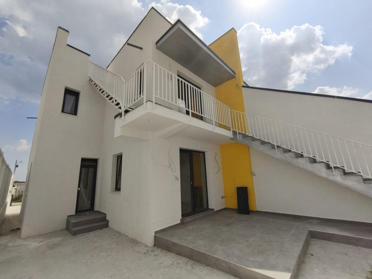 Vanzare vila moderna cu terasa circulabila imensa - 11