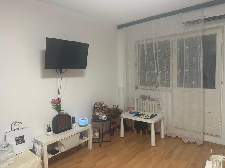 Dristor - garsonieră cu balcon, mobilată, AC, la 5 minute de gura de metrou - 1