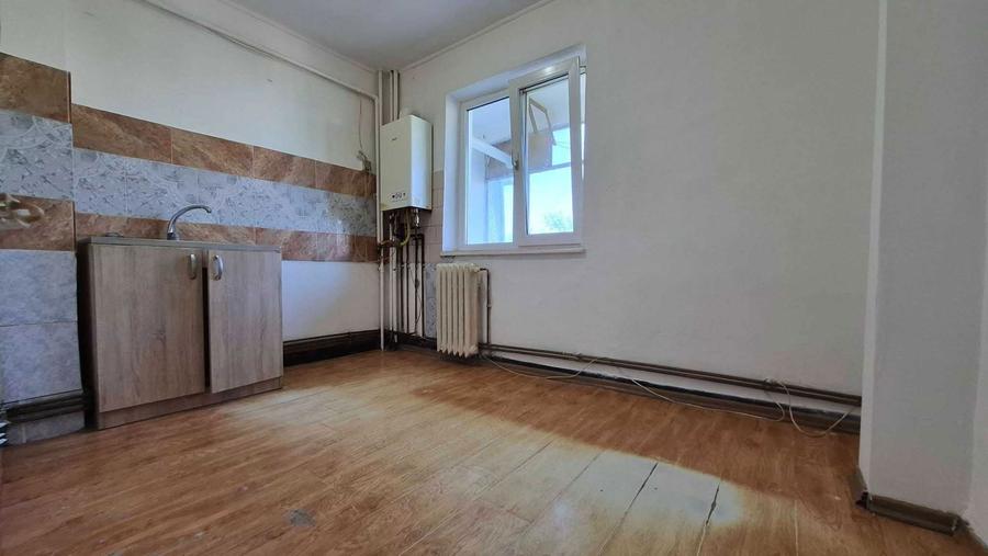 Garsoniera cf 1 in Onesti langa piateta, etaj 2. 0757.678.898 - 7